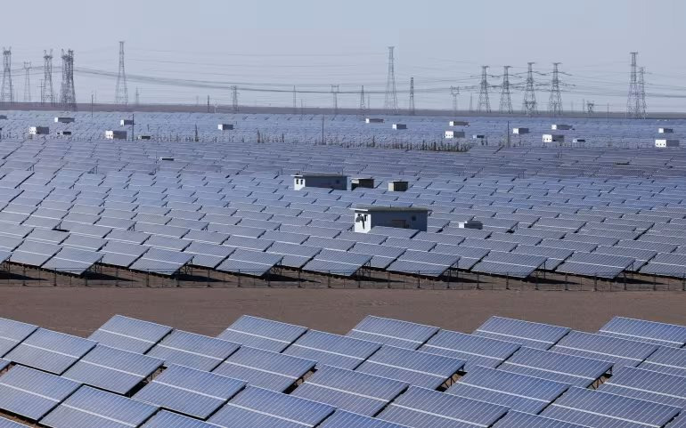 Lỗ tới 38 tỷ USD vì “nội quyển”: Ngành điện mặt trời Trung Quốc lao đao